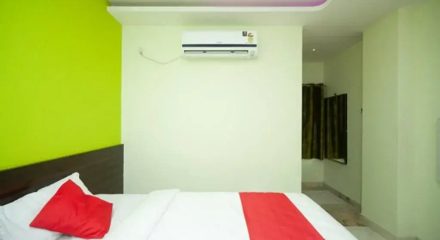Sri Kumaran Residency By OYO Rooms