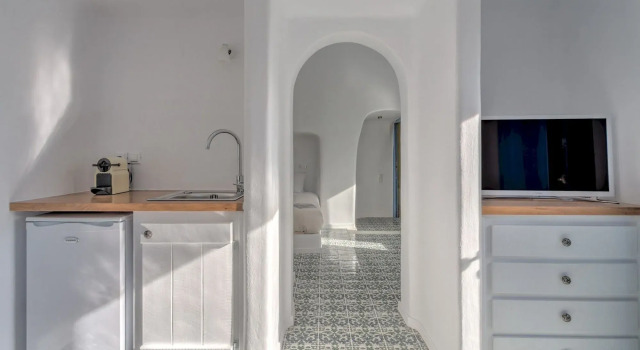 Luna Santorini Suites