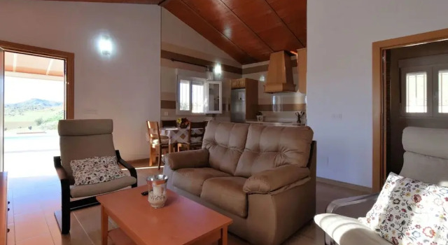 Attractive and Nice Holiday Home With Private Swimming Pool in a Beautiful Area, Varaa Hotelli Hotellit Malaga Province uima-altaalla, Uima-allas