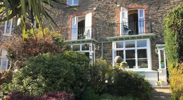 Lee House
