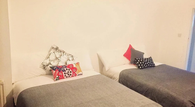 Четырёхместный номер Standard North London Cottage