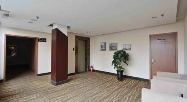 Super 8 Hotel Qingdao Ningxia Road, Prenota Hotel Hotel a Shandong con parcheggio, Parcheggio