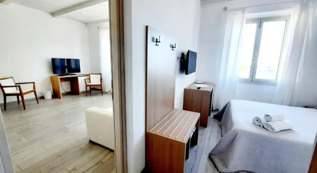 Люкс La Promenade Rooms & Suites