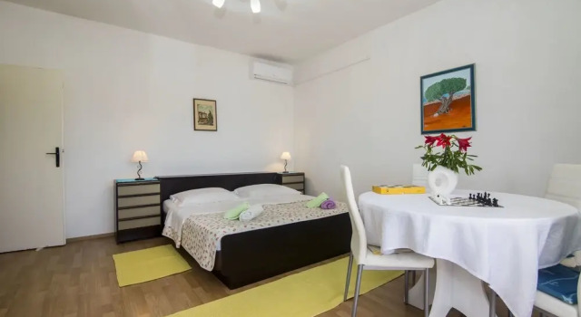 Apartments Jakov, Prenota Appartamento Hotel a Croatian Islands con parcheggio, Parcheggio