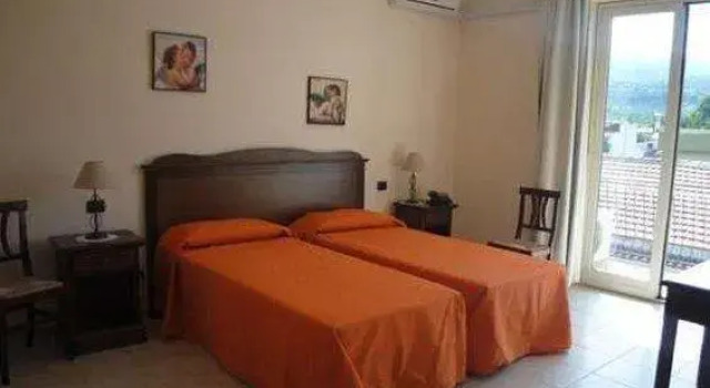 Трёхместный номер Standard с балконом Fiumefreddo Hotel