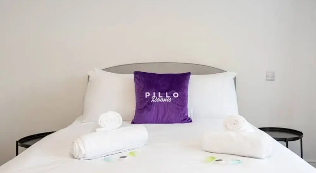 Spacious House With Parking Near Heaton Park, Rezervasyon Tatil Evi Merseyside villalar, Villa