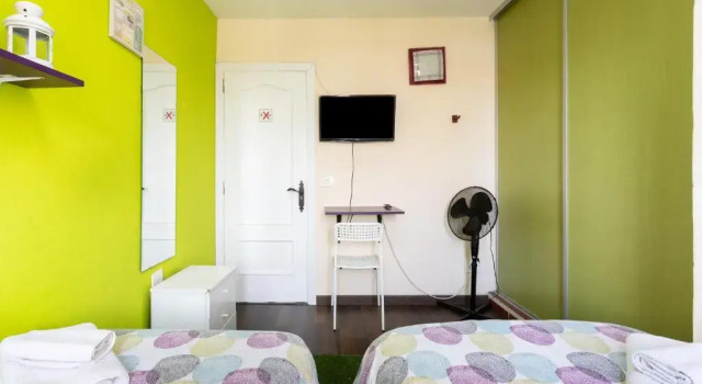 Villa Blanca Tenerife - Private rooms - Terrace and BBQ, 5 minutes from the beach and airport, Prenota Villa Hotel economici a Costa Adeje
