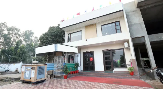 Satkar Hotel, Rezerwuj Hotel Pallanpur Indie