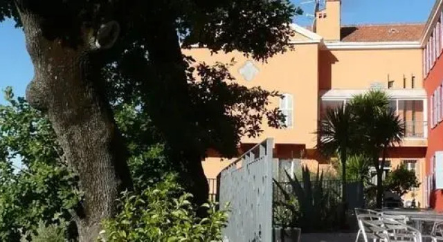 Comfort Hotel Mandarina Grasse, Забронировать Отель Грас Route Napoléon, рядом с Casino de Grasse