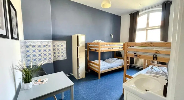Кровать в общем номере Blue Doors Hostel Altstadt