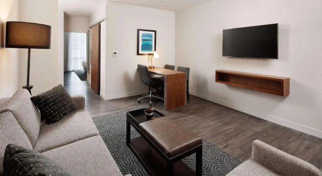 Четырёхместный номер Premium Embassy Suites Amarillo Downtown