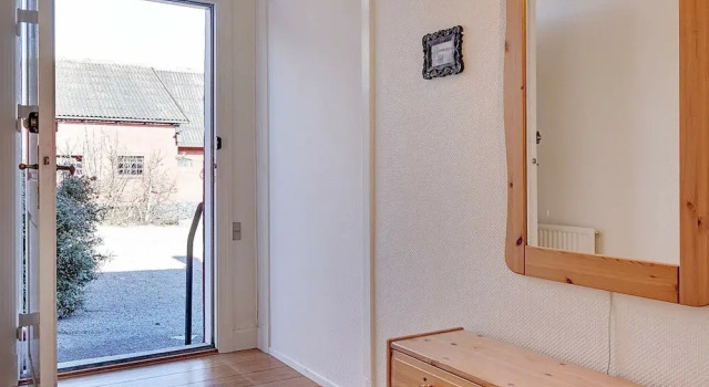 Vintage Holiday Home in Bornholm With Terrace, Book Feriehus Sommerhuse i Allinge, Hytte