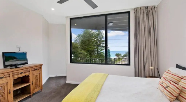 BRON455B - Bronte Beach House with Ocean Views