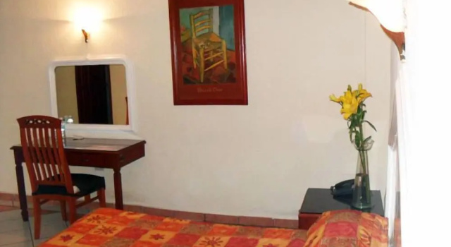 Полулюкс Hotel Corintios