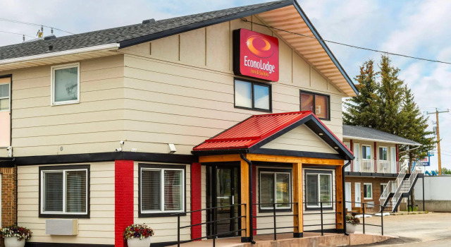 Econo Lodge Inn & Suites