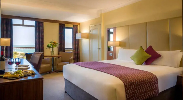 Номер Classic Royal Marine Hotel