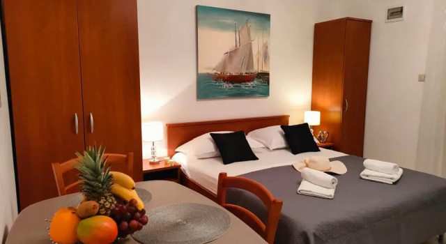 A2 Beachfront apt With big Terrace and sea View, Varaa Huoneisto Hotellit Strožanac pysäköinnillä, Pysäköinti