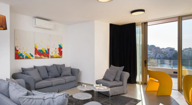 Villa Gloss