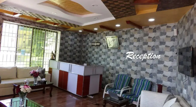 canari hotel kashmir view, Rezerwuj Hotel Hotele w Punjab Region z parkingiem, Parking