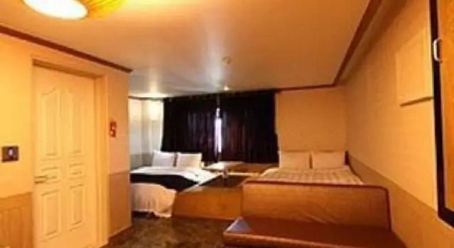 Riverside Cozy Hotel