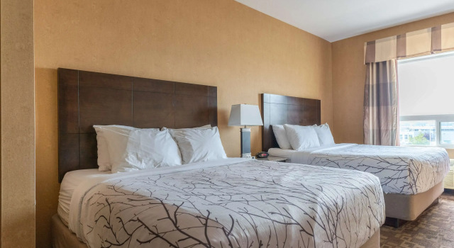 Четырёхместный люкс Best Western Plus South Edmonton Inn & Suites
