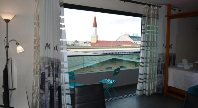 Moana Studio - downtown Papeete - WiFi AC Netflix parking - 3 people, Забронировать Отель Отели Таити с парковкой, Парковка