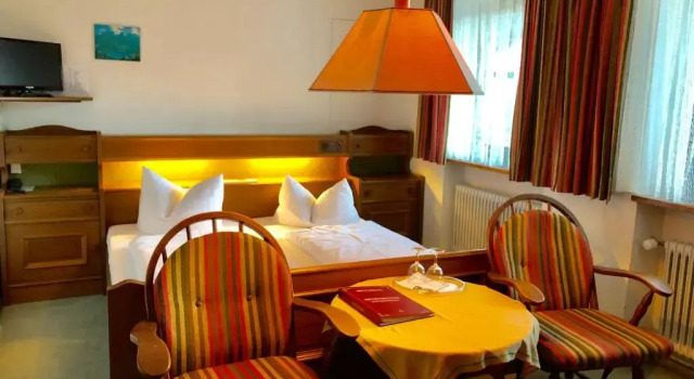 Двухместный номер Standard Hotel Vier Jahreszeiten