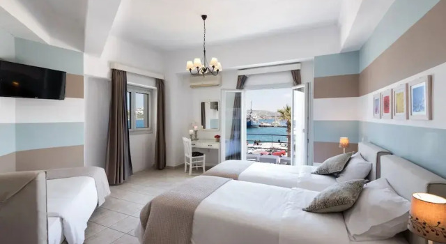 Трёхместный номер Standard с балконом и с видом на море Hotel Oasis