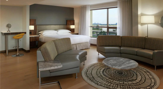Двухместный номер Corner Hilton Toronto Airport Hotel & Suites