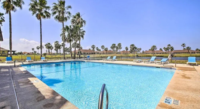 Коттедж Swim, Golf & Unwind: Laguna Vista Vacation Home!