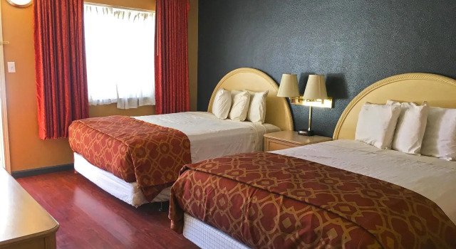 Bishop Inn, Rezerwuj Mini-hotel Hotele w Eastern Sierra z basenem, Basen