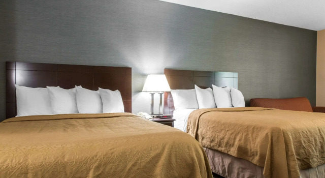 Четырёхместный люкс Quality Inn & Suites Danbury near University