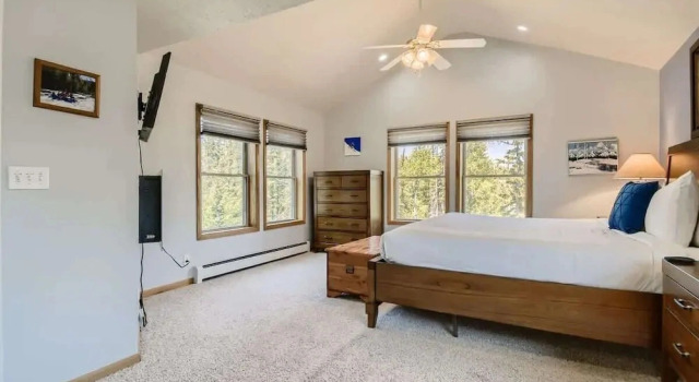 4BR Townhome w/ Private Hot Tub, Garage, and Deck, Book Feriehus Silverthorne Vail Ski