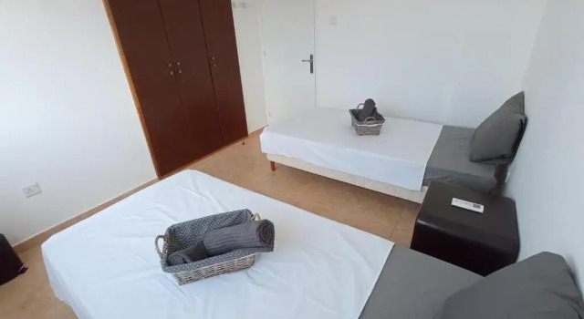 Апартаменты 5 min to the Beach Holiday Shared Apartment incl NETFLIX - private ROOM in 3 bdr Apt