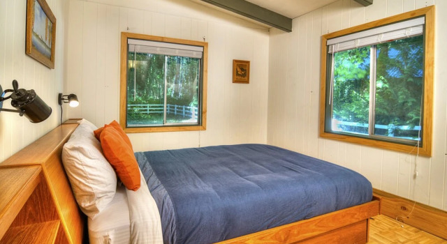 Riverside Ranch - Two Bedroom Bungalow with Hot Tub, Book Hotel Hoteller i Baring med parkering, Parkering