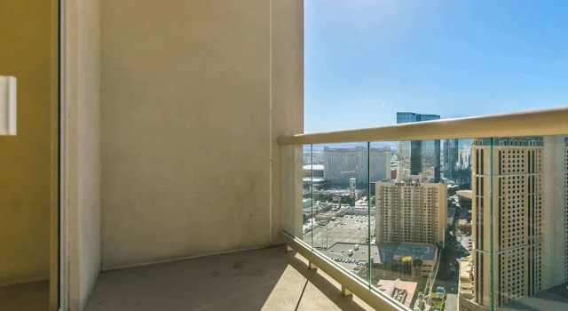 Апартаменты Stunning 1BR Strip Views & Balcony Suite 12701