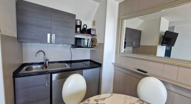Апартаменты Apparthôtel Le Trianon