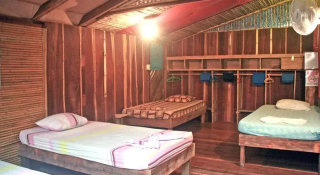Кровать в общем номере Cascada Verde Eco Lodge