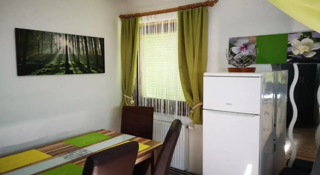Ferienwohnung Haus Pirkebner, Rezerwuj Hotel Hotele w Karyntia z parkingiem, Parking