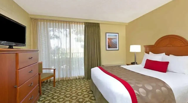 Двухместный номер Deluxe Ramada by Wyndham Santa Barbara