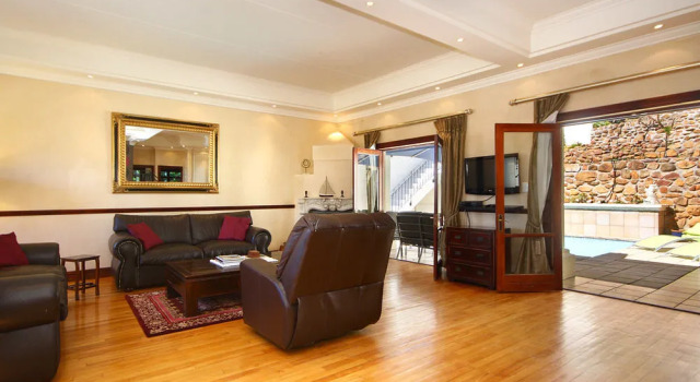 Central Beach Villas, Забронировать Отель Отели Cape Peninsula с бассейном, Бассейн
