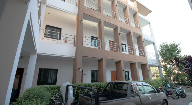 Somsamai Style Apartment, Varaa Huoneisto Hotellit North-Eastern Thailand pysäköinnillä, Pysäköinti