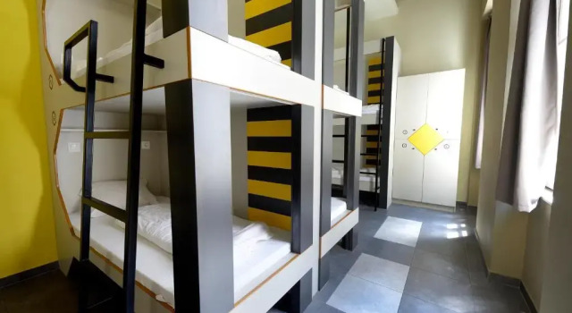 Кровать в общем номере The Hive Party Hostel Budapest