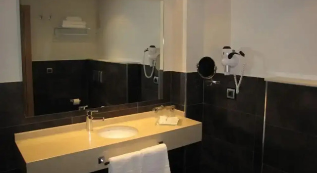 Трёхместный семейный номер Standard Hotel Marítimo Ris con garaje