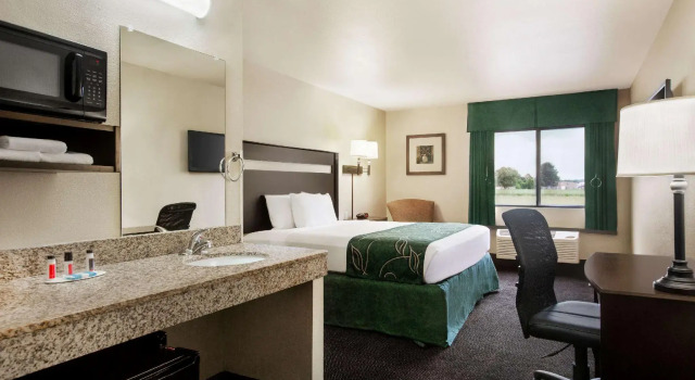 Двухместный номер Standard Travelodge by Wyndham Livonia