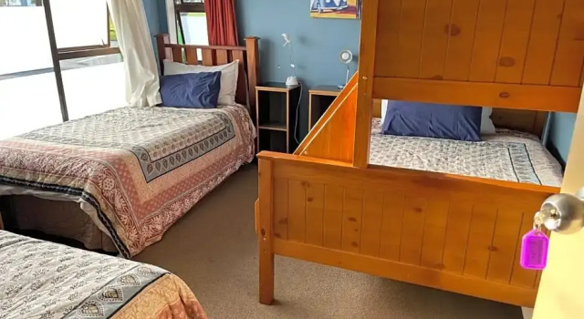 Кровать в общем номере (женский номер) The Bug Backpackers