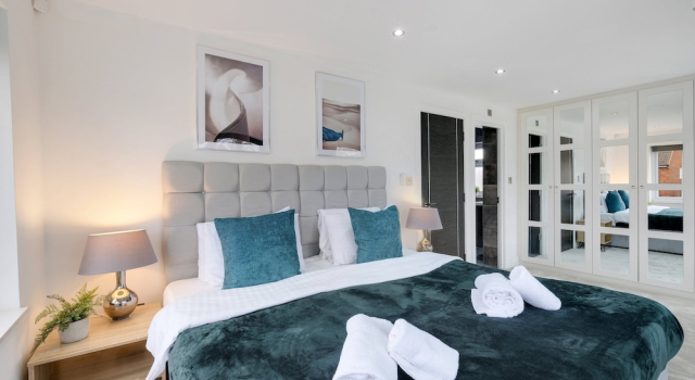 Stunning 5 Bedroom, 3 Bathroom Home in Windsor, Book Pension Windsor Berkshire