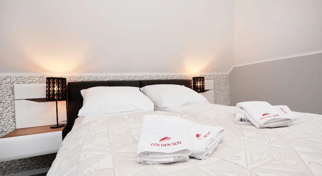 Golden Sun Apartments - Port