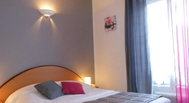 Двухместный номер Standard Logis Hôtel Restaurant lEcu de France