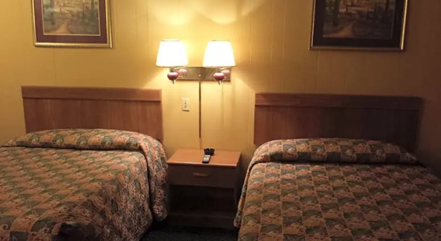 Четырёхместный номер Standard Budget Inn
